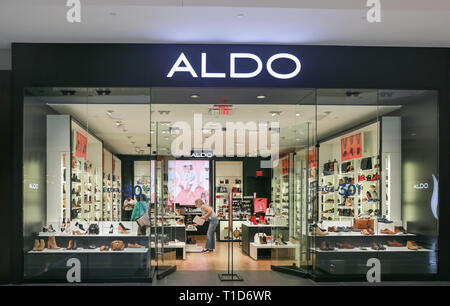 tablero James Dyson Cariñoso Aldo store front fotografías e imágenes de alta resolución - Alamy