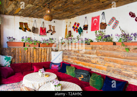 La decoración de las habitaciones en el viejo turco rústicas casas de