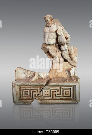 Roman Sebasteion socorro de la escultura de Heracles o Hércules borracho, Museo de Afrodisia Afrodisia, Turquía. Heracles o Hércules escalona junto a emborracharse, Foto de stock