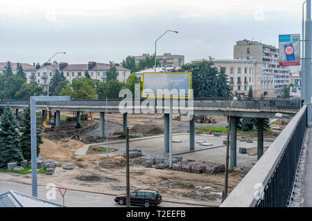 Brest, Bielorrusia - Julio 30, 2018: Сonstruction de un nuevo cruce de caminos