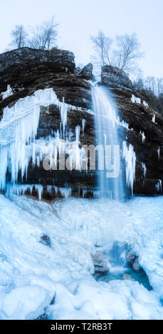 Cascada congelada Foto de stock