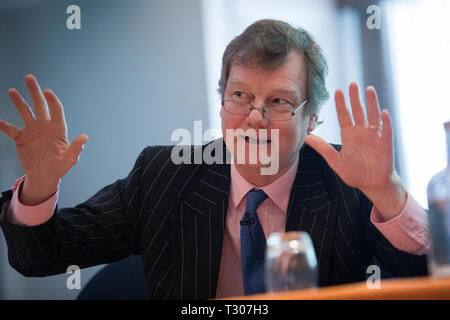 Sr. Juez Birss, un juez del Tribunal Superior de Justicia de Inglaterra y Gales, hablando en una conferencia en Londres. Nombre completo: Sir Colin Birss Ian, nacido Foto de stock