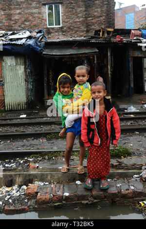 Dhaka Bangladesh 11072021 : Pessoas Pobres E Famintas, Indefesas