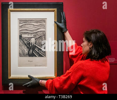 Londres, Reino Unido. 8 abr 2019. Boceto para el grito - Edvard Munch: el amor y la angustia en el Museo Británico, la mayor exposición de Munch's imprime en el Reino Unido durante 45 años. La exposición es una colaboración con la noruega el museo de Munch y ejecuta 11 de abril - 21 de julio de 2019. Crédito: Guy Bell/Alamy Live News