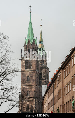 Frauenkirche (la iglesia de Nuestra Señora) en Nuremberg Hauptmarkt (Plaza central) en la histórica ciudad de Nuremberg. Nuremberg, Baviera, Alemania