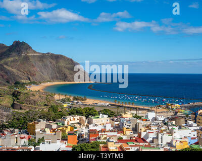 Vista de las Teresitas y el pueblo de San Andrés, Santa Cruz de Tenerife, Islas Canarias, España