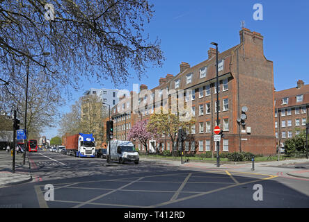 Asociación de Vivienda bloques en London's Old Kent Road, ahora la ruta de un proyecto de extensión a la línea de metro Bakerloo Foto de stock