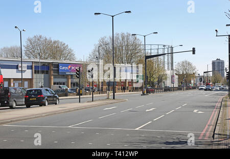 London's Old Kent Road, la famosa sección de la carretera A2 hacia Dover, ahora la ruta de un proyecto de extensión a la línea de metro Bakerloo Foto de stock