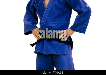 Atleta de judo aisladas en azul kimono y cinturón negro Foto de stock
