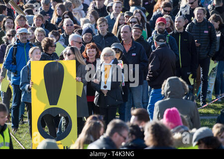 Apoyo al maestro polaco nacional huelga exigiendo aumento salarial en Gdansk, Polonia. El 16 de abril de 2019 © Wojciech Strozyk / Alamy Stock Photo *** Ca Local Foto de stock