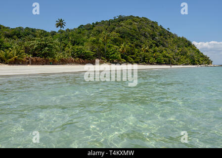 La playa de Frades isla cerca de Salvador de Bahía en Brasil Foto de stock