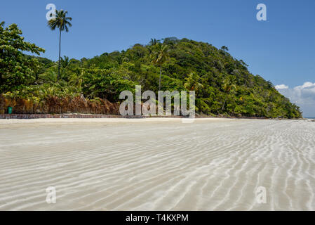 La playa de Frades isla cerca de Salvador de Bahía en Brasil Foto de stock