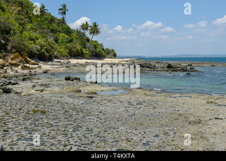 La costa de Frades isla cerca de Salvador de Bahía en Brasil Foto de stock