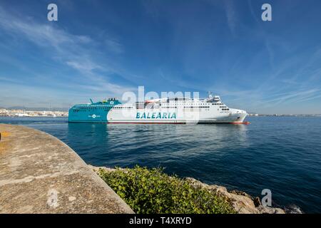 Ferry de Balearia, Mallorca, Islas Baleares, España.