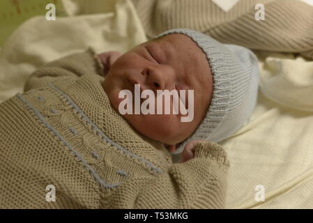 Bebe Recien Nacido 4kg En El Hospital Se Mide Fotografia De Stock Alamy