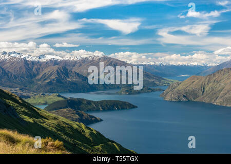 Las montañas, el Lago Wanaka en Nueva Zelanda