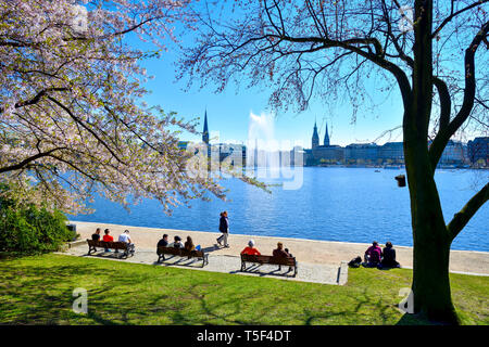 Lago Alster en Hamburgo, Alemania, Europa
