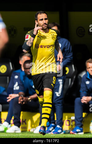 27 de abril de 2019 Dortmund, Alemania la Bundesliga alemana de fútbol Borussia Dortmund v Schalke 04 Paco Alcacer de Borussia Dortmund Foto de stock