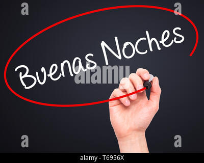  Hombre de escritura a mano (Buenas noches Buenas noches en español) con marcador negro en la pantalla visual Fotografía de stock