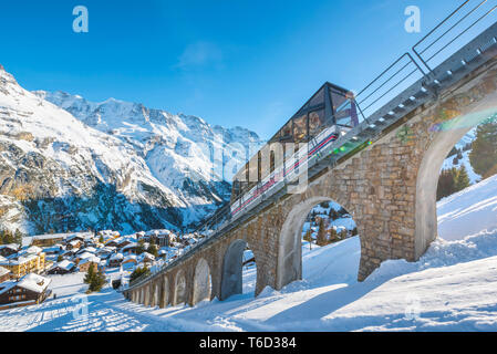 MÃ¼Rren, Berner Oberland, cantón de Berna, Suiza. Al funicular Allmendhubel Foto de stock