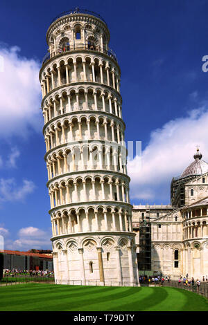 La torre inclinada de Pisa en la Toscana.Italia. Foto de stock