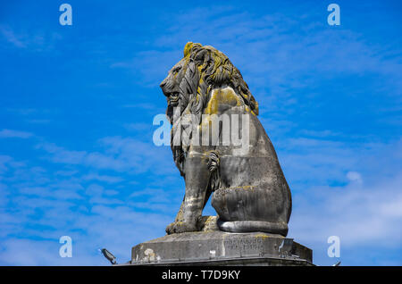 Estatua del león de Baviera en el borde de la entrada del puerto de Lindau en el Lago Constanza, Baviera, en Alemania, en Europa.