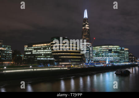 Vista de noche de la Shard en Londres Foto de stock