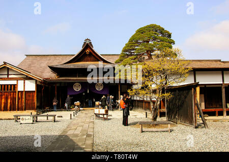 TAKAYAMA, Japón- Marzo 27, 2019:El sitio histórico nacional de Takayama Jinya- sucursal del Edo Bakufu (gobierno)
