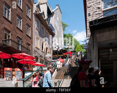 Quartier Petit Champlain es el distrito comercial más antigua en América del Norte. Numerosas galerías de arte y restaurantes bordean las calles empedradas. Foto de stock