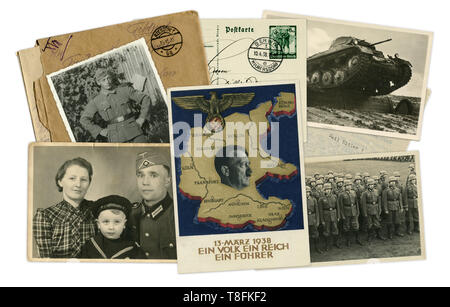 Foto histórica el collage de fotos, postales y cartas. Adolf Hitler en el  centro. Soldados, tanques. El destino del hombre. Alemania, la segunda  guerra mundial, 1939 Fotografía de stock - Alamy