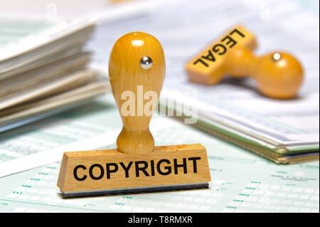 Copyright y legales impresos en sello de caucho Foto de stock
