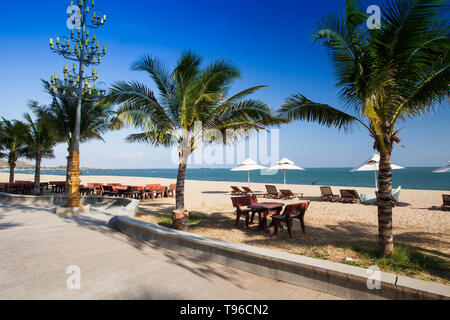 El paseo de la playa, cerca de Saigón Ninh Chu Resort en Phan Rang playa, mar de China meridional, Ninh Thuan, Vietnam Foto de stock