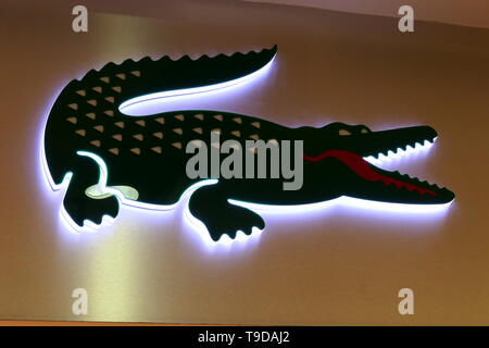Riad, Arabia Saudita - Diciembre 16, 2018: El logo de la marca del cocodrilo  Lacoste Fotografía de stock - Alamy