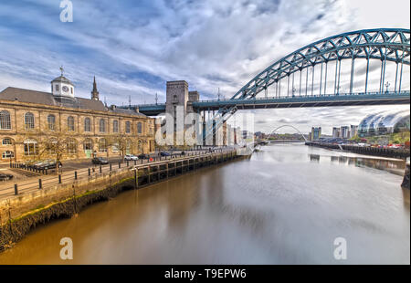 El Puente Tyne en Newcastle upon Tyne en Gran Bretaña