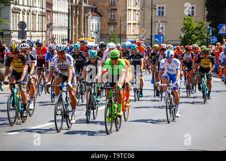 Cracovia, Polonia - Julio 29, 2017: los participantes no identificado del 74º Tour de Pologne. Tour de Pologne es el mayor evento de ciclismo en Europa oriental Foto de stock
