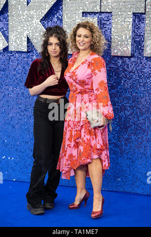 Nadia Sawalha y Maddie Adderley asiste al 'Rocketman' estreno británico en Odeon de Leicester Square. Foto de stock