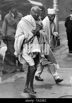El líder del movimiento nacionalista indio Mahatma Gandhi antes de su reunión con el virrey de la India Lord Irwin. El resultado de las negociaciones fue el nombramiento de Gandhi a la representante del Congreso a la segunda Conferencia de Mesa Redonda.