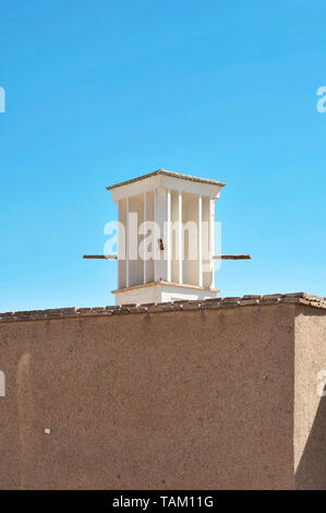 Torre de viento utilizados como un sistema de refrigeración natural en la arquitectura tradicional iraní, la provincia de Yazd, en Yazd, Irán