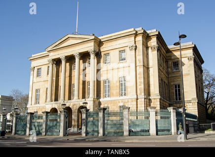 Londres, Reino Unido - 28 de enero de 2016: la fachada de la antigua casa del primer duque de Wellington (Apsley House. También conocida como número 1, Londres la mansión o
