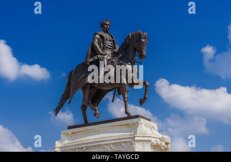 Conde Gyula Andrássy, Primer Ministro entre 1867 y 1871, la estatua ecuestre justo en frente del Parlamento húngaro en Budapest Foto de stock