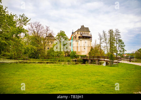 Blatna castillo medieval en la República Checa durante la temporada de primavera, República Checa Foto de stock