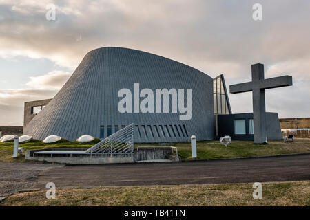 La iglesia en Blönduós, al norte de Islandia, fue diseñado por el arquitecto Maggi Jónsson en 1993 para parecerse a un cráter volcánico