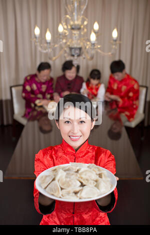 Familia coma dumplings Foto de stock