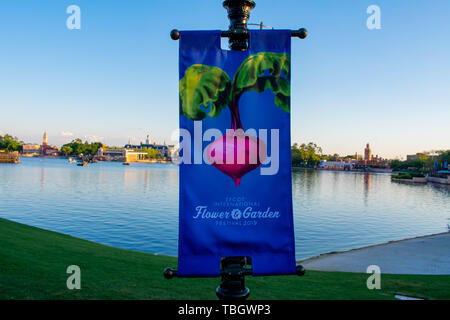 Orlando, Florida . Marzo 27, 2019. Flor Azul y el Festival de jardín en el lago antecedentes en Epcot en Walt Disney World .