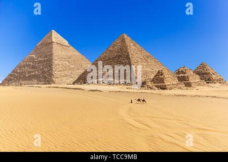 Las pirámides de Giza en el desierto de Egipto.