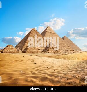 Pirámides de Egipto en el desierto de Giza. Egipto.