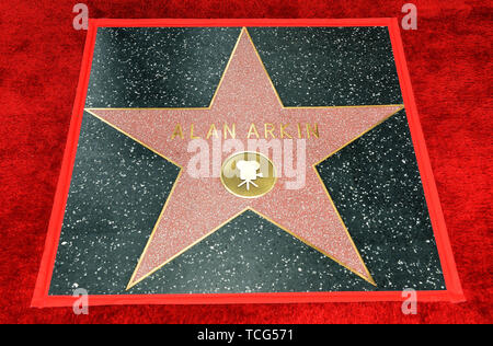 Los Angeles, Estados Unidos. 07 de junio, 2019. Alan Arkin star 038 Alan Arkin es reconocido con una estrella en el Paseo de la Fama de Hollywood en Junio 07, 2019 en Hollywood, California. Crédito: Tsuni/USA/Alamy Live News