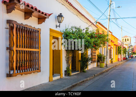 Coloridas calles de Getsemani aera de Cartagena de Indias Colombia los Bolívar en América del Sur Foto de stock