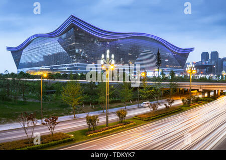 La arquitectura del Centro Global de Chengdu vista nocturna Foto de stock
