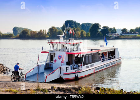 Ferry rin en Wesel, Alemania, Renania del Norte-Westfalia, área de Ruhr, Wesel Foto de stock